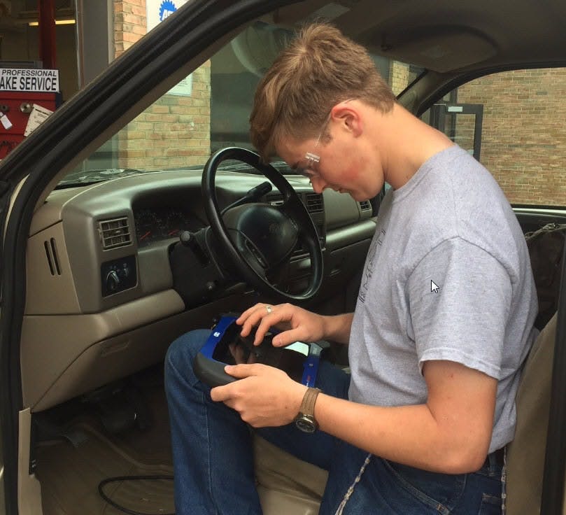 bosch-donates-scan-tools-to-automotive-technology-program