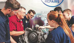 65b835f4441052001e4603e4 Autoservicestudentsreceiveicahnscholarships