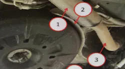 1) Spare tire heat shield hold-down screw (behind exhaust); 2) Spare tire heat shield; 3) Heat shield nut (behind the exhaust pipe); 4) Spare tire.