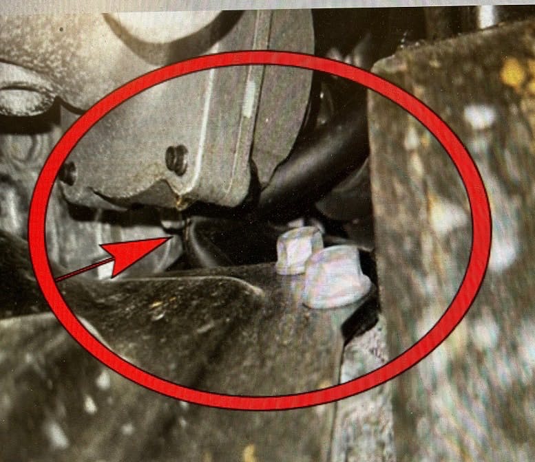 Note the location of the rub/kink of the vent hose.