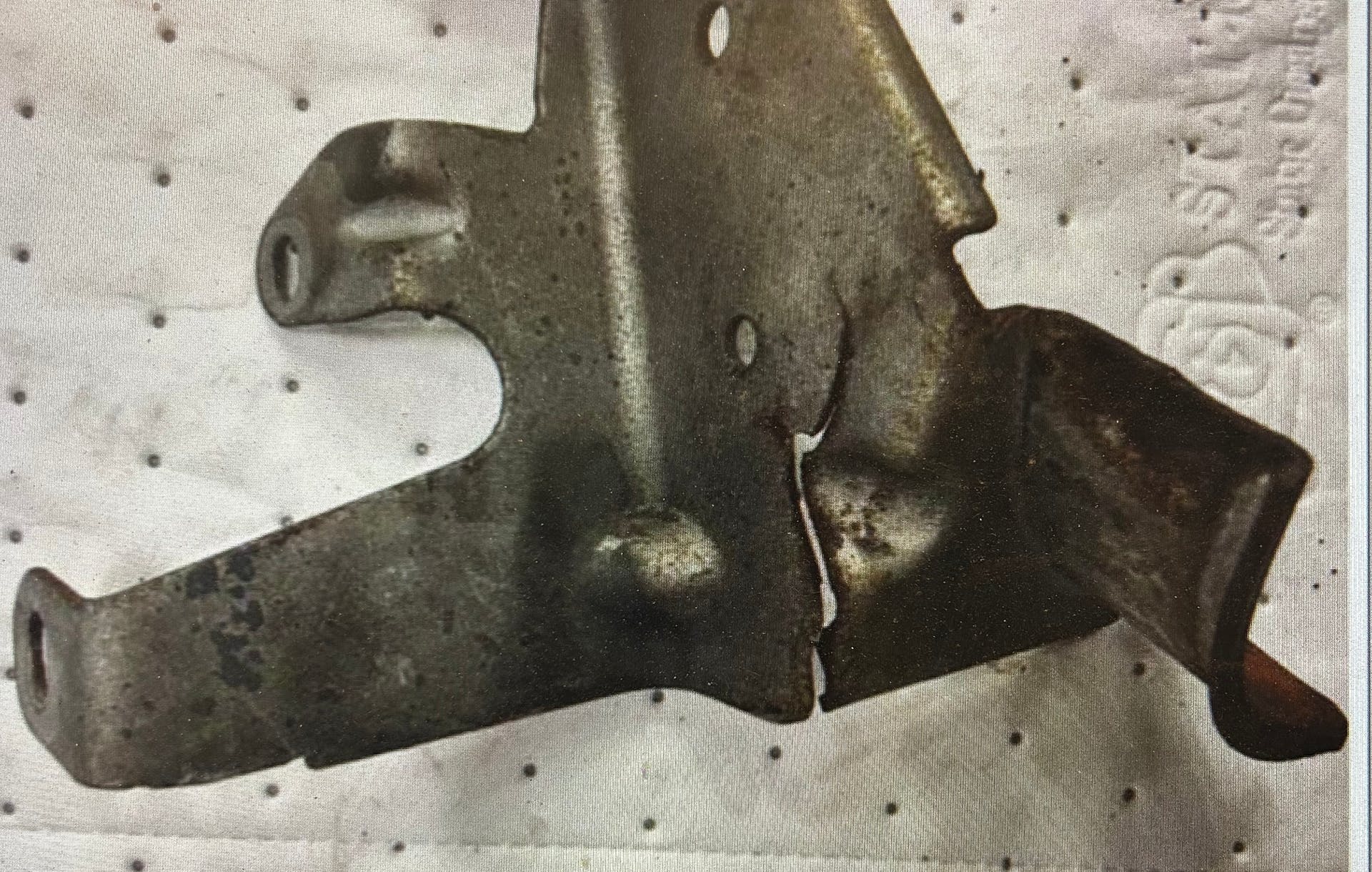 Example of a cracked bracket.