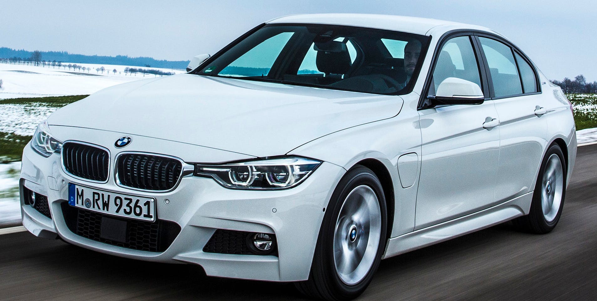 If there are no other fault codes stored related to the charging system, ignore KLE fault code 21E6E9 and delete it.