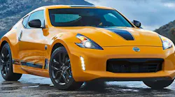 During normal operation, the window is automatically lowered slightly to avoid contact between the window glass and the side roof panel. When the door is closed, the window glass should automatically raise slightly.