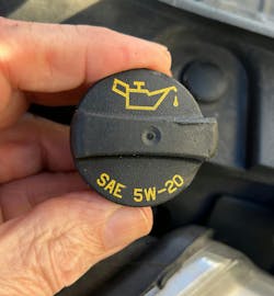 Example of Ford 5.0L cap indicating 5W-20.