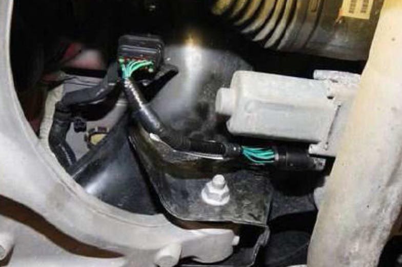 Example of the ELSD jumper harness in place.