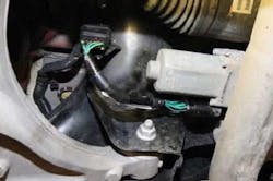 Example of the ELSD jumper harness in place. Example of the ELSD jumper harness in place.