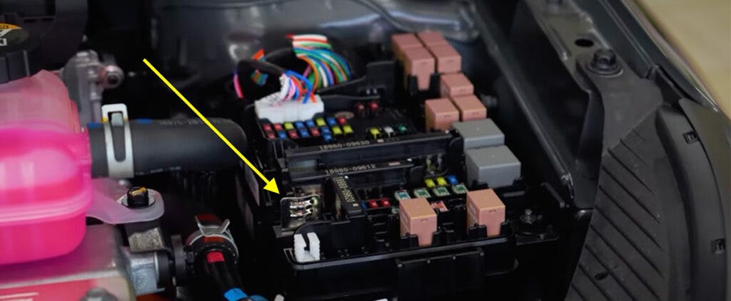 Hyundai Iconiq starting point for jump-starting.