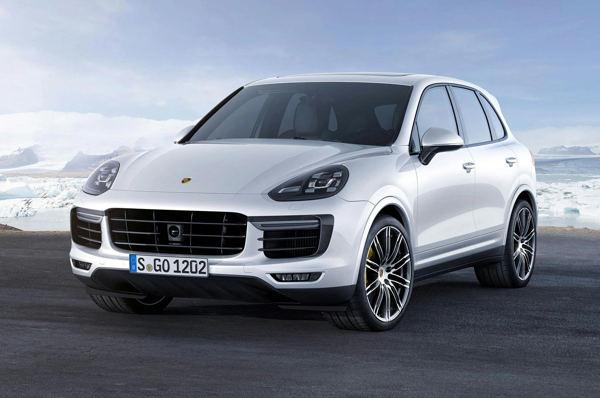 The DME control unit can become damaged via the electrical wires as a result of electrostatic discharge of the throttle housing.