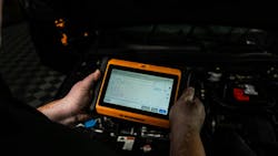 GEARWRENCH GWSMART07 7' Wireless Bi-Directional Diagnostic Tablet GEARWRENCH GWSMART07 7' Wireless Bi-Directional Diagnostic Tablet