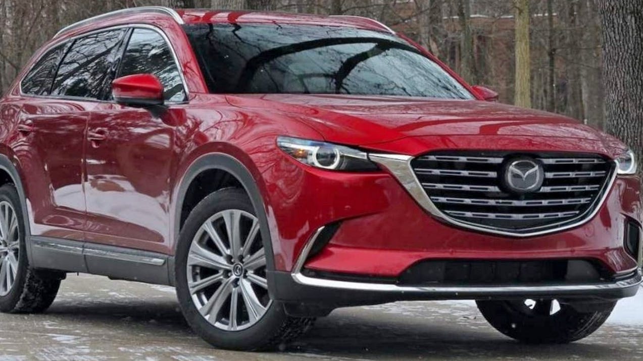 If the EGR valve is to be cleaned, replace the gasket P/N PY8V-20-305. If the EGR is to be replaced, use P/N PY8V-20-300.