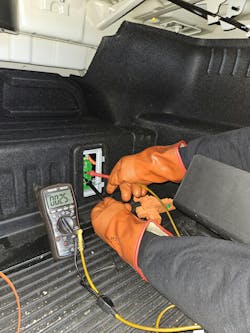 Figure 4 — Always wait 10 minutes after removing the service plug; this will allow all the capacitors inside the inverter to drain, making it safe to continue with service. Figure 4 — Always wait 10 minutes after removing the service plug; this will allow all the capacitors inside the inverter to drain, making it safe to continue with service.