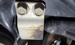 Inspect the front control arm rear bushing for oil leakage. Inspect the front control arm rear bushing for oil leakage.