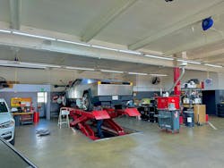 Figure 8 — Wheel alignment service Figure 8 — Wheel alignment service