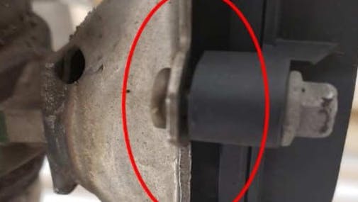 Inspect for a gap between the exhaust valve actuator and housing.