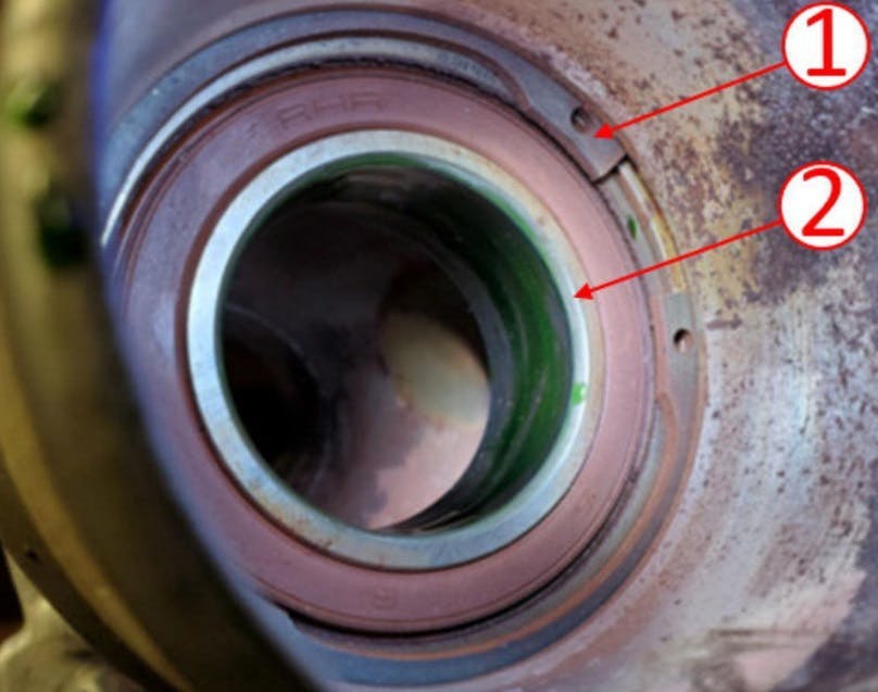 Remove the support bearing snap ring (1).