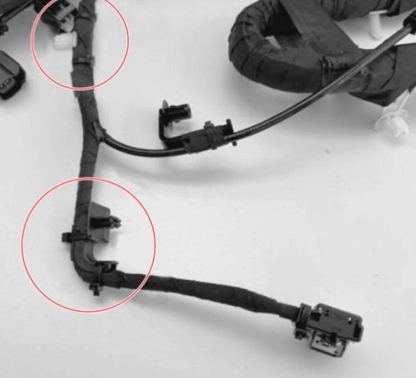 Detach the clips retaining the harness to the trailing arm. Detach the clips retaining the harness to the trailing arm.