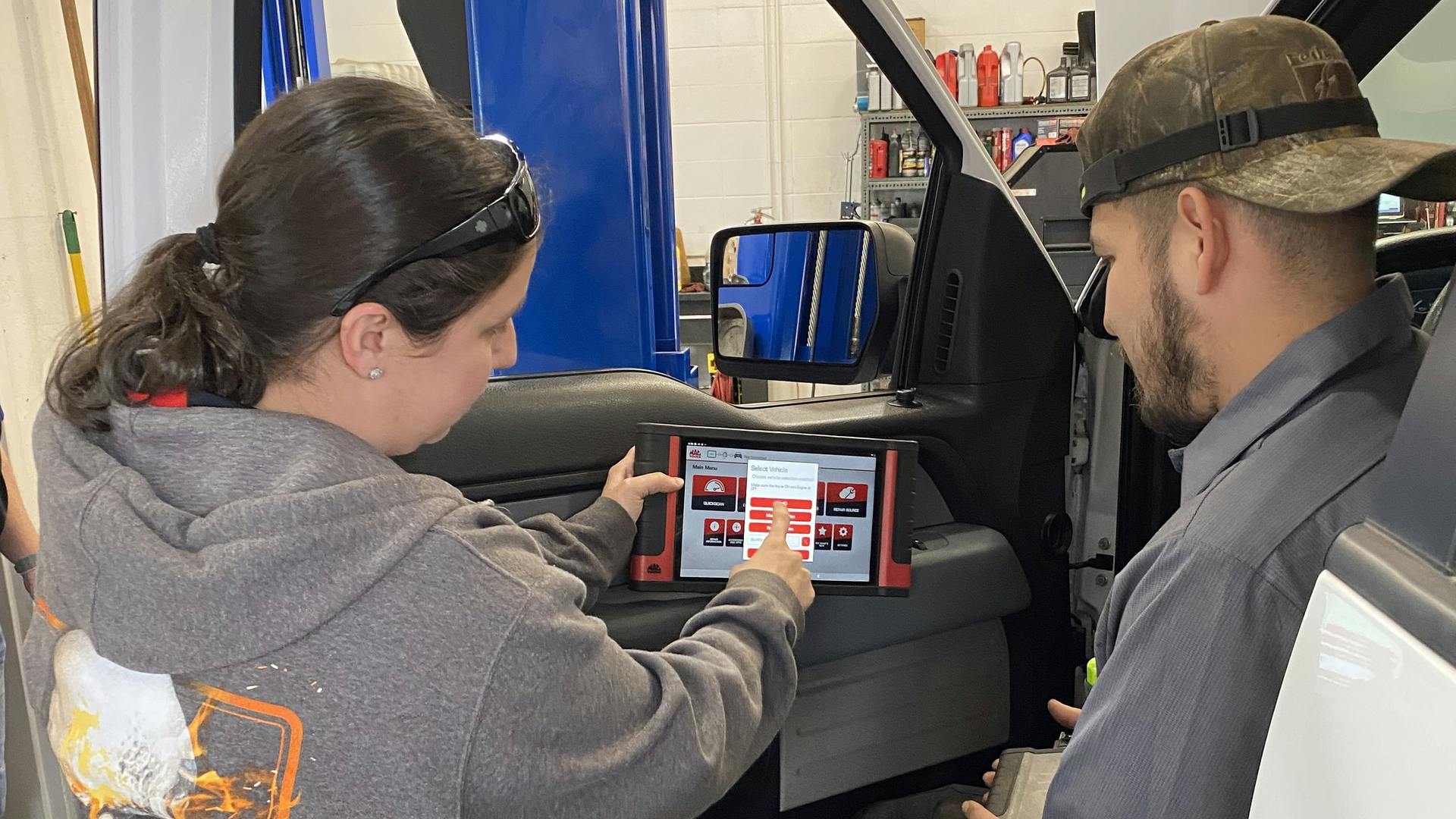 Mac distributor Maria Lee demonstrating a scan tool to a customer