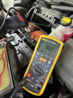 Figure 6 — Fluke 1587 - Insulation tester Figure 6 — Fluke 1587 - Insulation tester