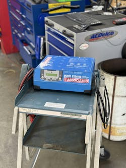 Figure 18 — Associated Battery Maintainer ESS6100 Figure 18 — Associated Battery Maintainer ESS6100