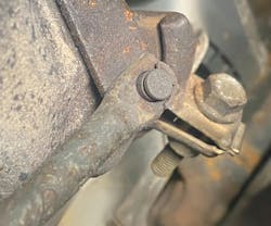 This photo shows a broken wastegate linkage clip; a quick visual inspection often catches these mechanical faults before deeper diagnostics begin. This photo shows a broken wastegate linkage clip; a quick visual inspection often catches these mechanical faults before deeper diagnostics begin.