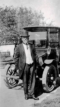 An early electric car in 1905. An early electric car in 1905.