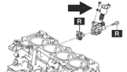 Note that the gasket and bolt for the control valve must be replaced. Note that the gasket and bolt for the control valve must be replaced.