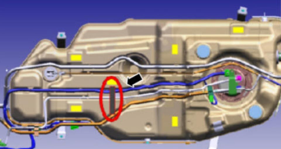 Clean the fuel tank in the circled area as shown here.