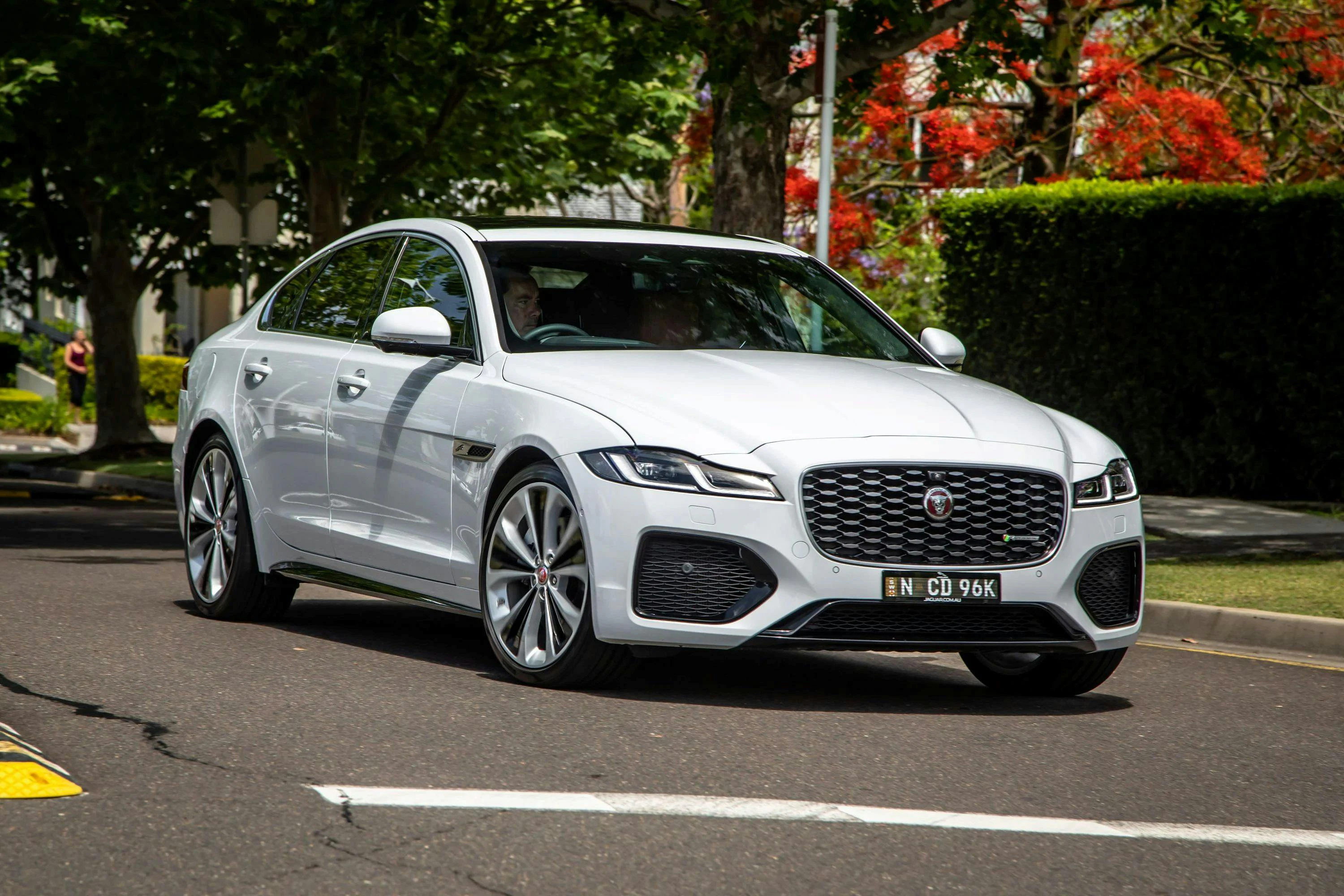 69c27ab519df10e0c8bce611 Jag