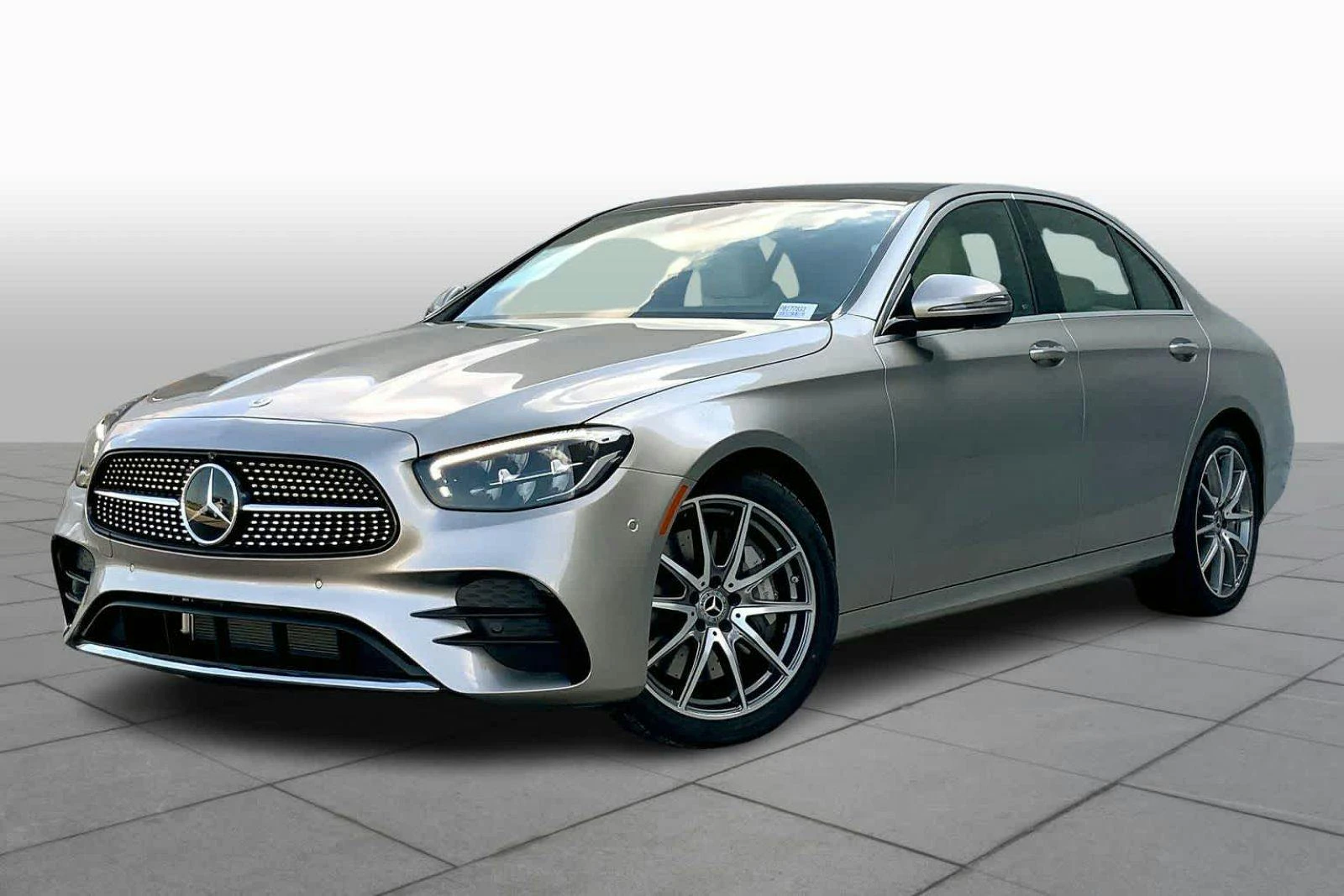 69c27b543209cf1b9e695a38 Benz