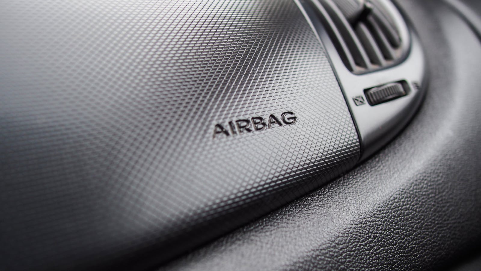 69fb4fb06b5558b221319079 Airbag