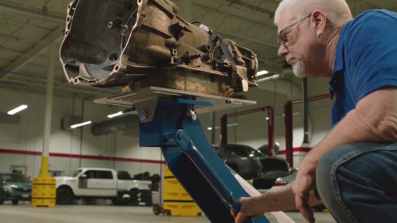 Heavy-Duty Low-Lift Transmission Jack for Class 7 & 8 Trucks (OTC 5019A)