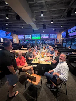 The learning continued after class as Leadership 2.0 participants kept the industry conversations going over dinner.