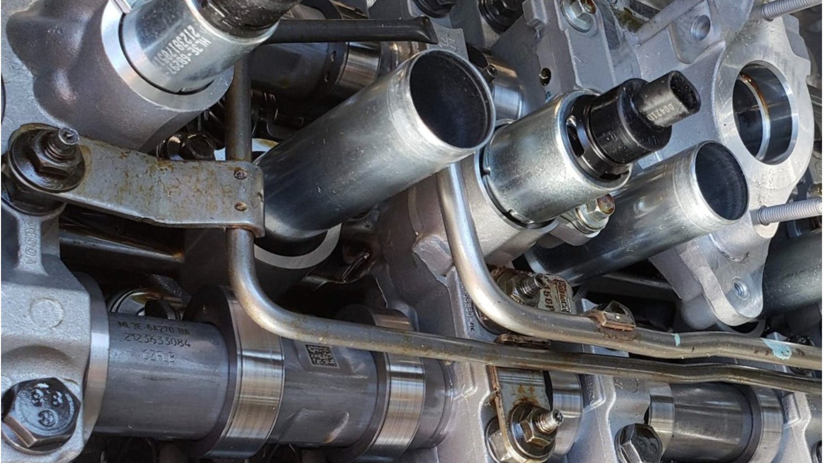 This Ford 5.0L V8 uses variable displacement. Looking closely, the zero-lash springs can be seen on the cam followers; they maintain contact when the rocker freewheels and the cylinder is deactivated.