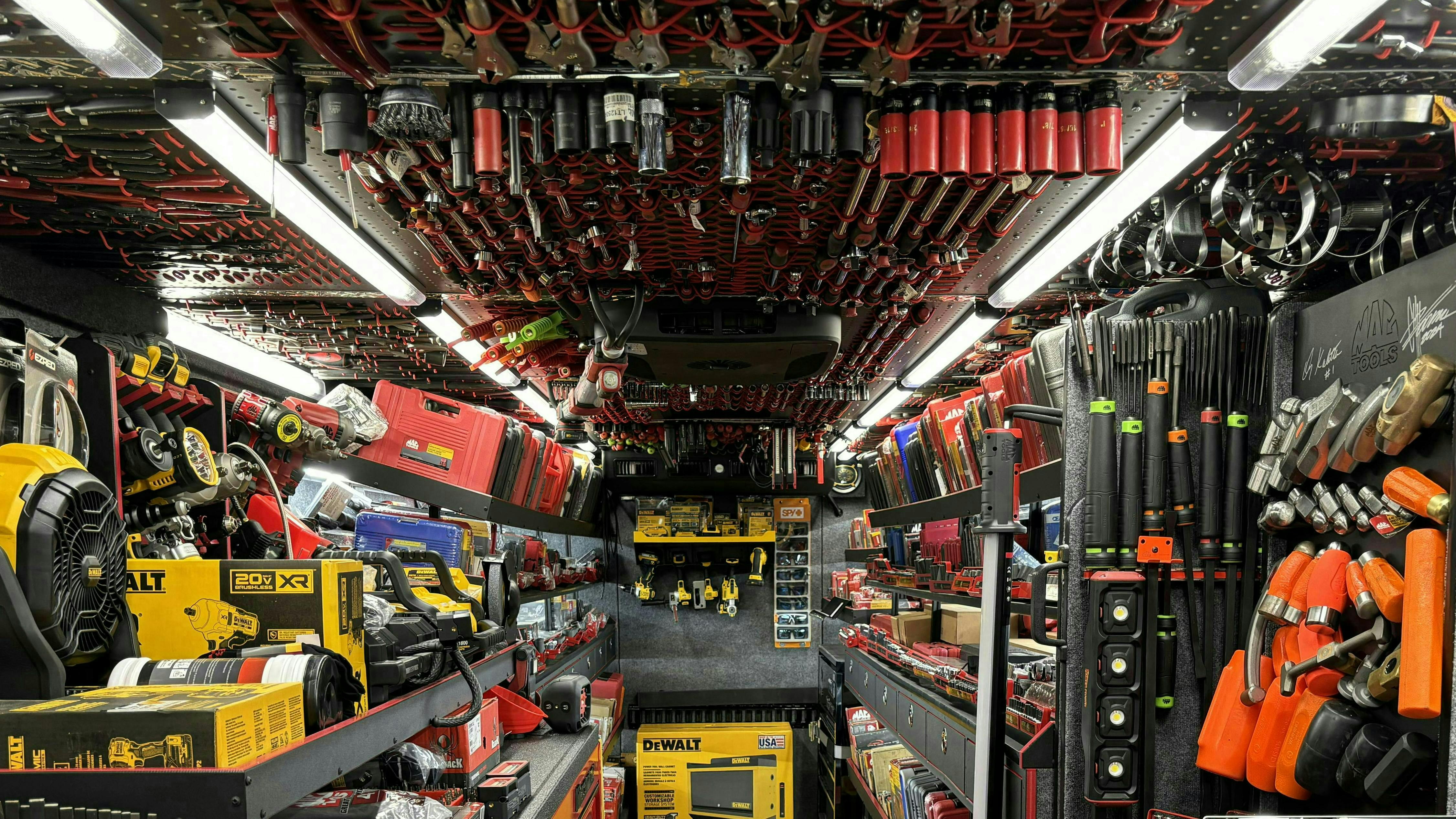 6a988dfe9ae40db00ef0630f 6a7f3fa606f538b98b4ed650tool Truck